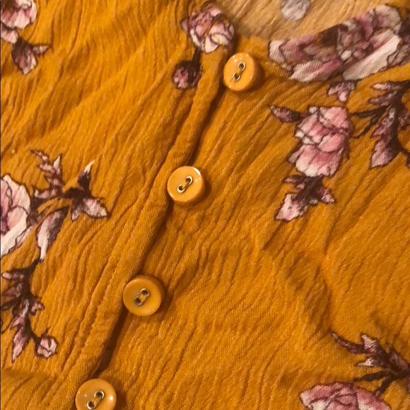 3 FOR $12! Bundle and save! Cropped floral boho Blouse - Picture 2 of 3